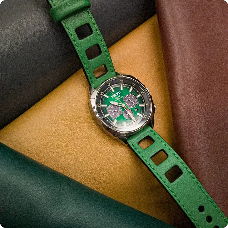 Zegarek Seiko Solar na tle licowej skóry